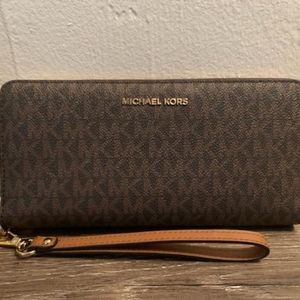 Michael kors wallet